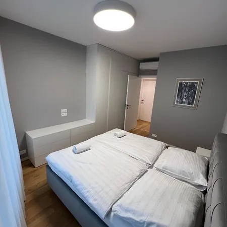 Stylish With Stunning View Possibility Of Parking *
