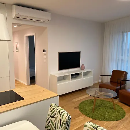 Stylish With Stunning View Possibility Of Parking Apartment